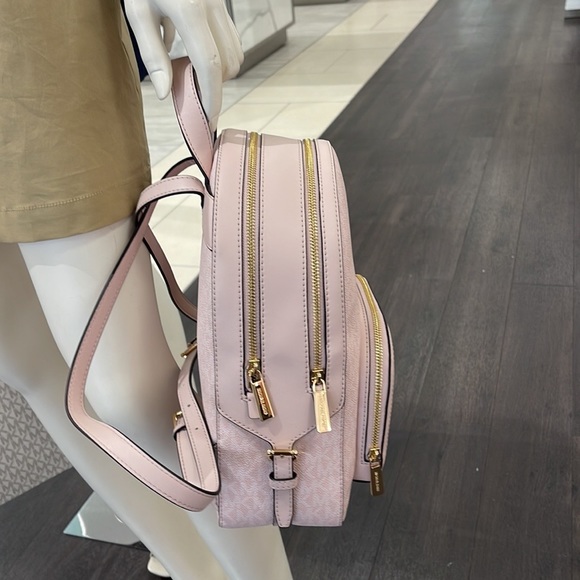 MICHAEL KORS JAYCEE MEDIUM BACKPACK
LIGHT POWDER BLUSH SIGNATURE COLOR - Picture 10 of 16